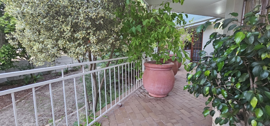 3 Bedroom Property for Sale in Middedorp Western Cape